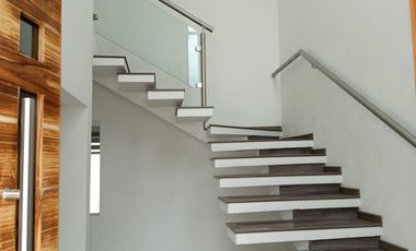 SE VENDE CASA DE DOS PLANTAS en  Privada La Rivera Tulancingo Hgo