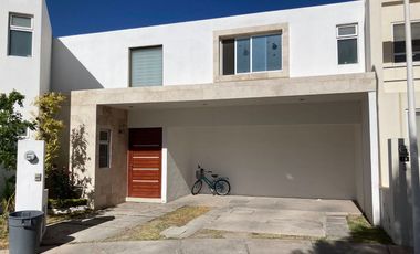AMPLIO JARDIN CASA HORIZONTES II