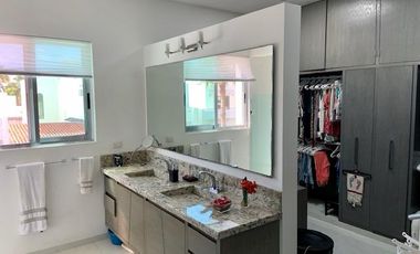 Casa en venta en Villa magna Cancun estilo moderno.