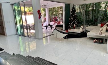 Casa en venta en Villa magna Cancun estilo moderno.