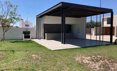 MUY AMPLIO ROOF GARDEN CASA EN VENTA ZIBARI