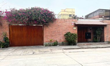 Venta de Amplia Casa en Urb. Monterrico Norte, San Borja