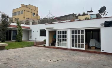Venta de Amplia Casa en Urb. Monterrico Norte, San Borja