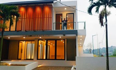RUMAH MEWAH DAGO BANDUNG UTARA DEKAT ITB UNPAD UNIKOM POLMAN.
