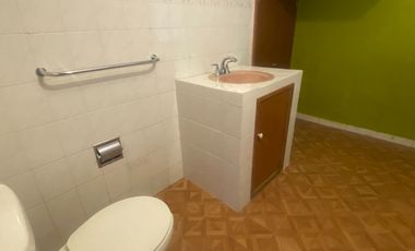 AMPLIA CASA EN VENTA, IDEAL PARA OFICINAS O CASA HABITACIÓN EN METEPEC