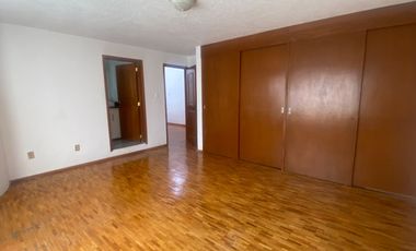 AMPLIA CASA EN VENTA, IDEAL PARA OFICINAS O CASA HABITACIÓN EN METEPEC