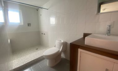 AMPLIA CASA EN VENTA, IDEAL PARA OFICINAS O CASA HABITACIÓN EN METEPEC