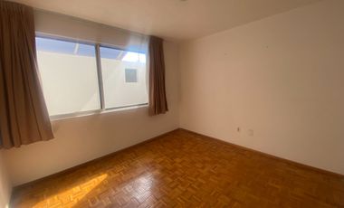 AMPLIA CASA EN VENTA, IDEAL PARA OFICINAS O CASA HABITACIÓN EN METEPEC