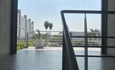 Local planta Alta amplio en plaza VIP en renta Irapuato