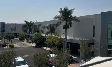 Local planta Alta amplio en plaza VIP en renta Irapuato