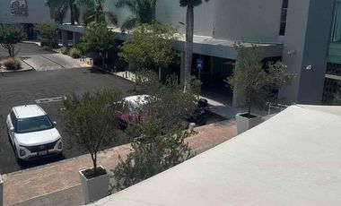 Local planta Alta amplio en plaza VIP en renta Irapuato
