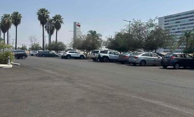 Local planta Alta amplio en plaza VIP en renta Irapuato