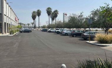 Local planta Alta amplio en plaza VIP en renta Irapuato
