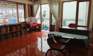 RUMAH CANTIK DI DAGO COBLONG BANDUNG Desain Unik dengan Taman Luas