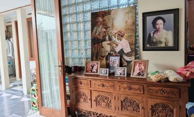 RUMAH CANTIK DI DAGO COBLONG BANDUNG Desain Unik dengan Taman Luas