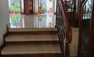 RUMAH CANTIK DI DAGO COBLONG BANDUNG Desain Unik dengan Taman Luas