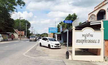 Great for Living or Investment – Rare Find at Sumritaiwan 3 Village (Uthai–Ayutthaya Zone)! A beautiful townhouse in a golden location near Wat Sakae.