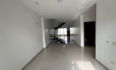 En venta casa de 3 dormitorios en Isla celeste en Samborondón.