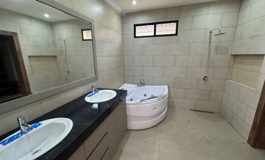 En venta casa de 3 dormitorios en Isla celeste en Samborondón.