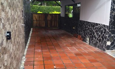 Vendo cabaña de tres niveles en Sopetran Antioquia