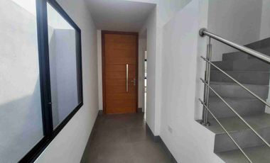 Casa 🏡 195.04m², La Costa, Via a Samborondón.