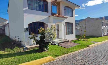 Vendo moderna casa esquinera acogedora por estrenar