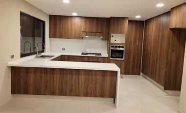 Casa Zenara, con Espacios Versátiles y Estilo Único