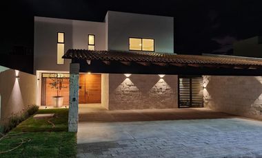 Casa Zenara, con Espacios Versátiles y Estilo Único
