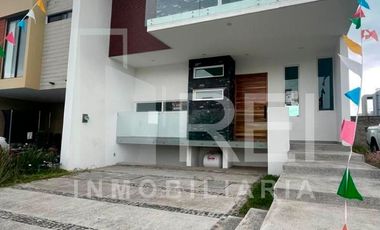 VENTA CASA DENTRO DE COTO EN CASA FUERTE TLAJOMULCO