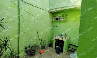 VENDO CASA DE DOS PISOS CON LOCAL CERCA DEL CENTRO