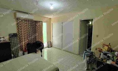 VENDO CASA DE DOS PISOS CON LOCAL CERCA DEL CENTRO