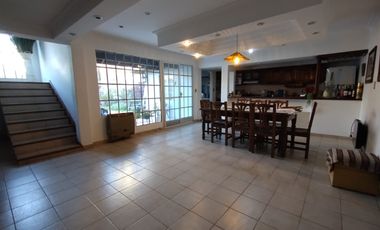 Ituzaingó - Venta - Casa 6 Ambientes