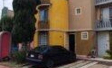 Casa en Venta de Tres Niveles en en Tultepec