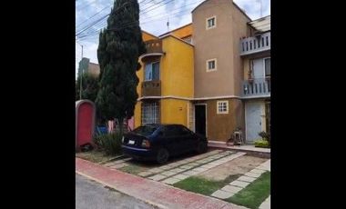 Casa en Venta de Tres Niveles en en Tultepec