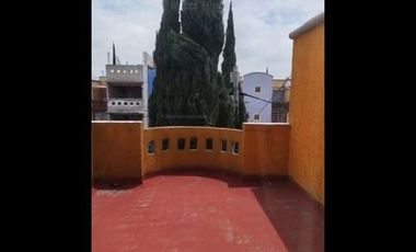 Casa en Venta de Tres Niveles en en Tultepec