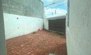 CASA EN VENTA EN LA MAGISTERIAL