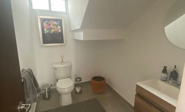 CASA EN VENTA EN LA MAGISTERIAL
