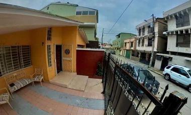 VENDO CASA EN LA ALBORADA