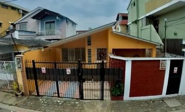 VENDO CASA EN LA ALBORADA