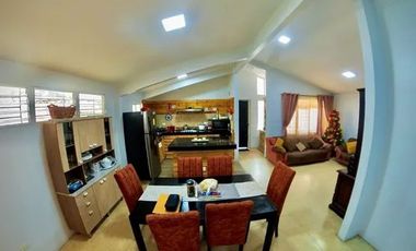 VENDO CASA EN LA ALBORADA