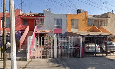SK17REMATE BANCARIO CASA EN LOMAS DE SAN MIGUEL TLAQUEPAQUE PAGO EN 2 EXHIBICIONES NO INFONAVIT