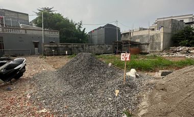 Rumah EXCLUSIVE desain Cantik di Lubang Buaya Cipayung Jakarta Timur dekat Jalan Raya Pondok Gede