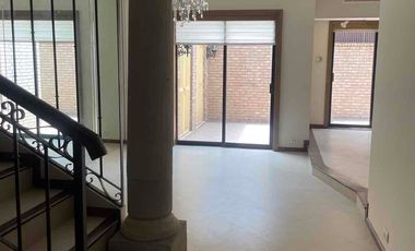 RENTA de Casa en Lomas del Campeste en Valle Oriente frente a parque en  San Pedro Garza , Garcia