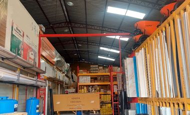 Venta de local comercial con bodega 800m2 en via a Daule