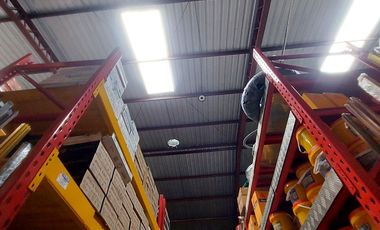 Venta de local comercial con bodega 800m2 en via a Daule