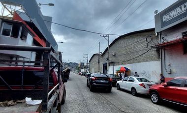 Venta de local comercial con bodega 800m2 en via a Daule
