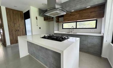hermosa casa en condominio