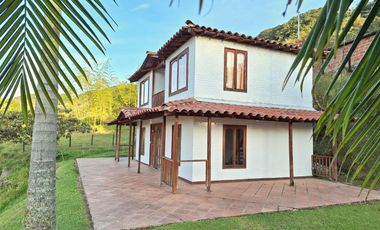 Finca en venta con espectacular vista al embalse Peñol Guatapé