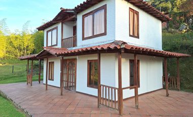 Finca en venta con espectacular vista al embalse Peñol Guatapé