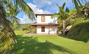 Finca en venta con espectacular vista al embalse Peñol Guatapé